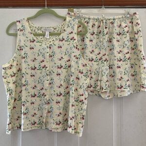 Carole Hochman Plus Size Pajama Set
Size 1X
2 piece set